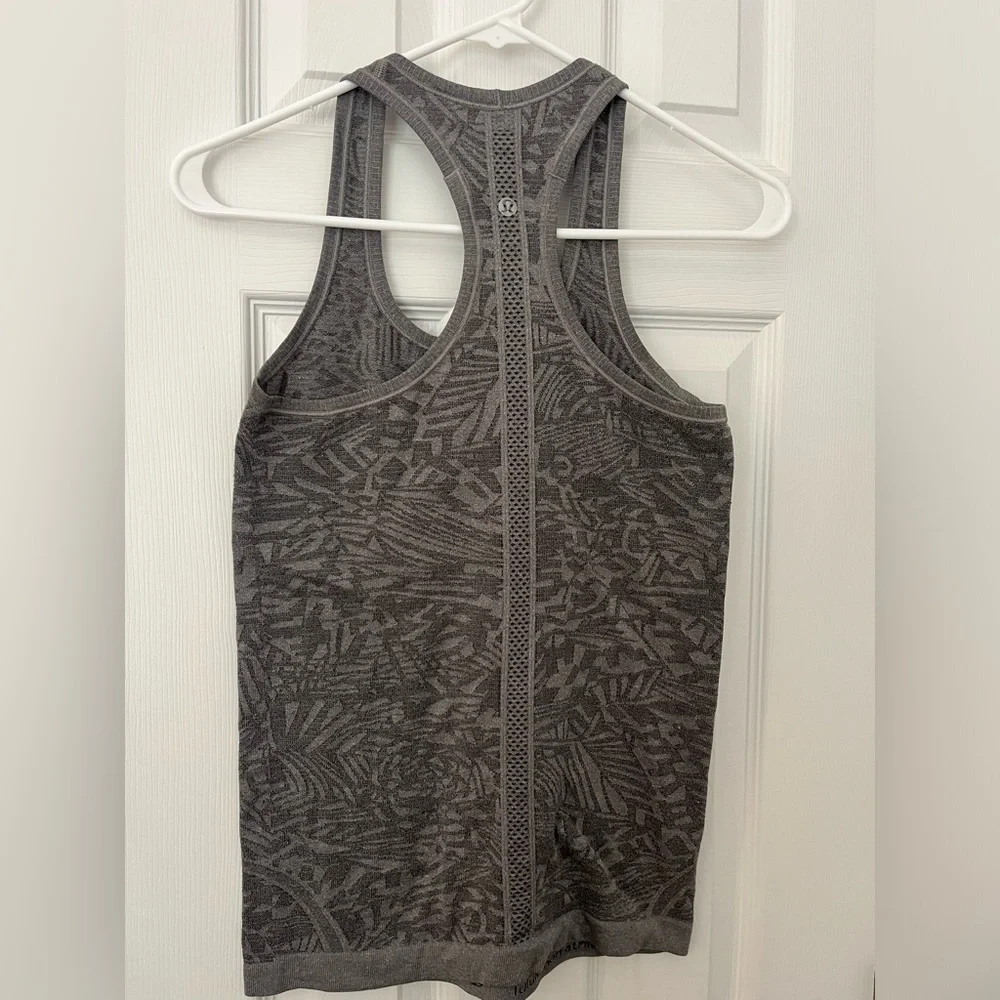 Lululemon women’s workout tank - Picture 2 of 2
